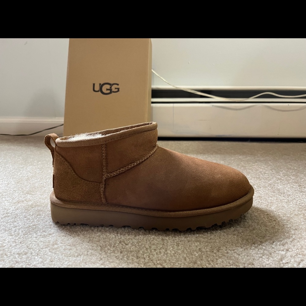 NIB UGG Classic Ultra Mini, Size 8